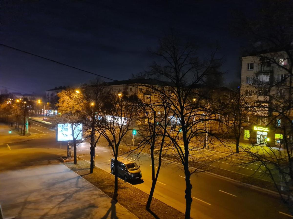 1-Room View Apartment Near Inturist On Sobornyi Avenue 143, By Grandhome Zaporizhia Exterior foto